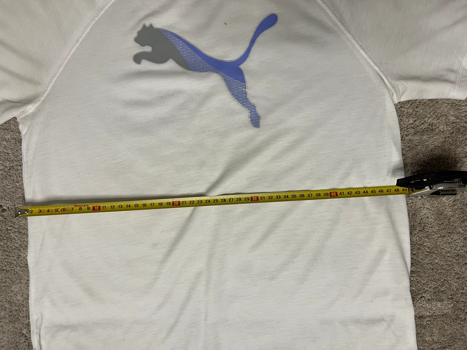 Camiseta branca puma oversize unissex sport com logo cinza e lilás – photo 2